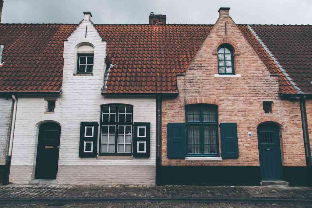 Bruges houses